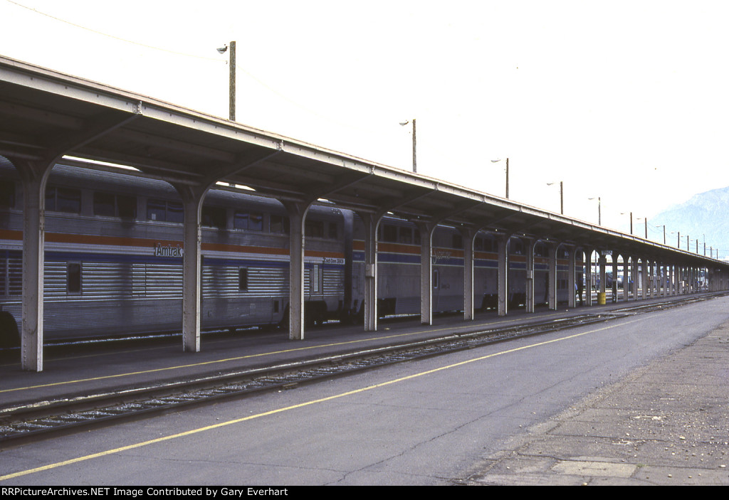 AMTK F40PH #221 - Amtrak